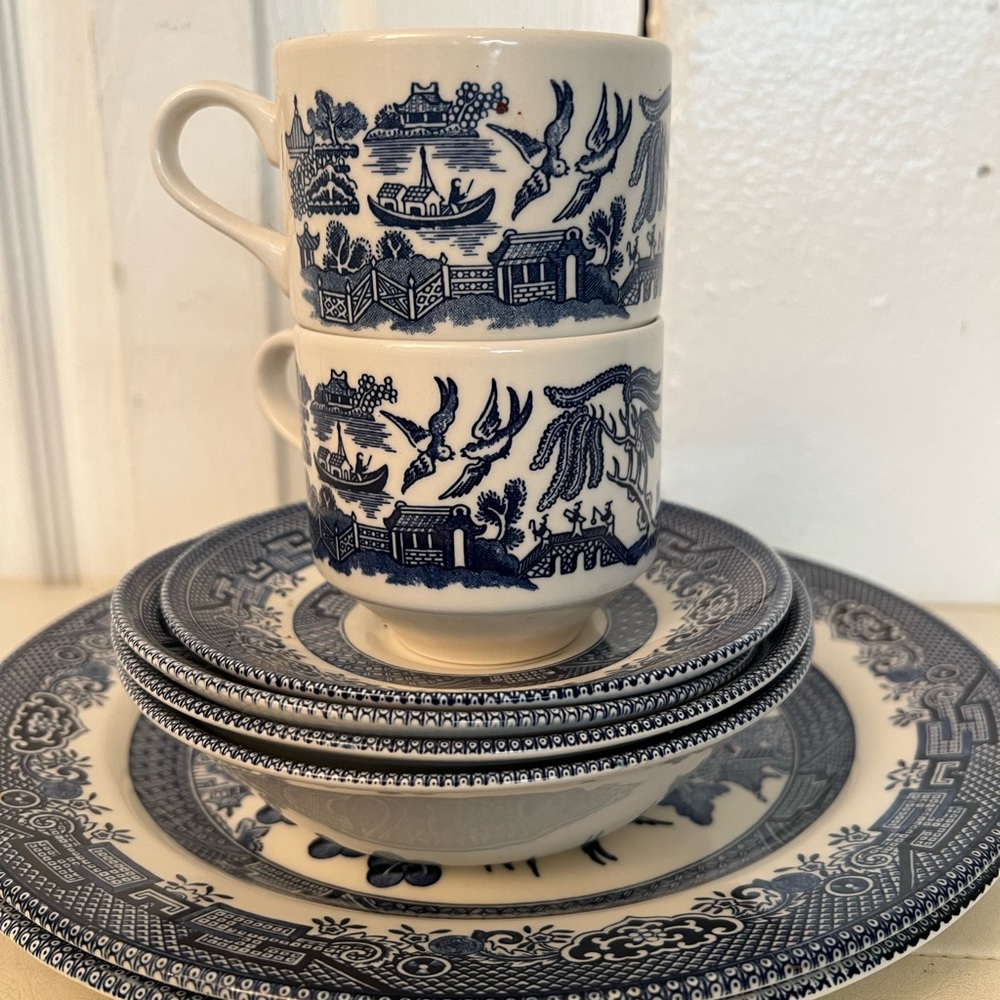 Churchill set of plates